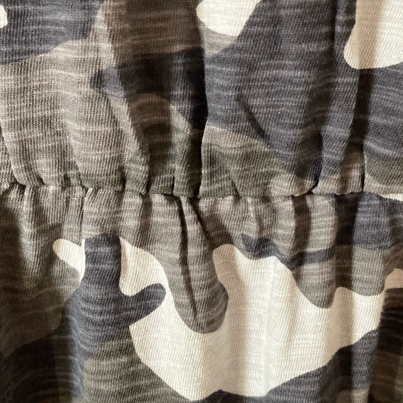 NWOT Old Navy Women's Grey Camo Waist-Defined Short-Sleeve Midi T-Shirt Dress - Picture 4 of 12